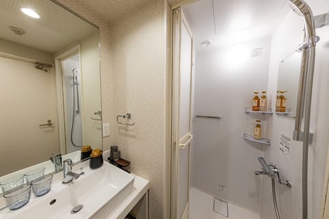Twin Room, 2 Twin Beds, Non Smoking (704) | Bathroom | Shower, free toiletries, hair dryer, slippers