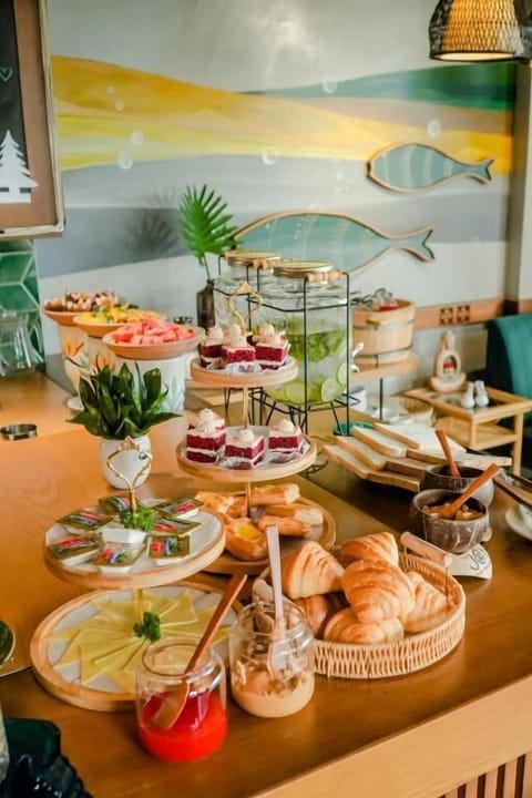 Daily buffet breakfast (VND 110000 per person)