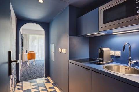 In-room safe, free WiFi, bed sheets