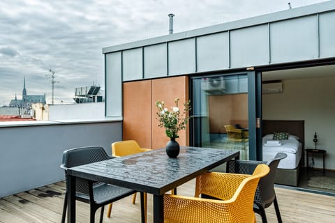 Exclusive Apartment | Terrace/patio