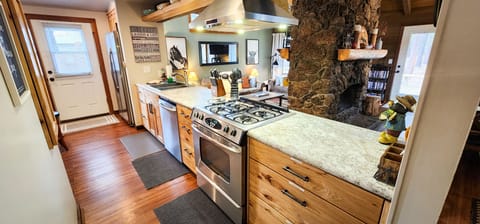 Fully stocked kitchen with gas oven