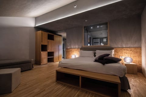 Junior Quadruple Room | Minibar, in-room safe, individually decorated, individually furnished