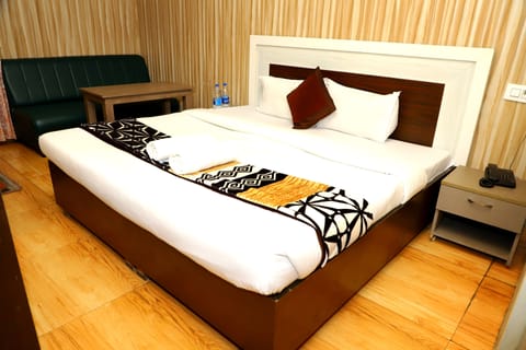 Basic Double Room | Premium bedding, desk, blackout drapes, free WiFi