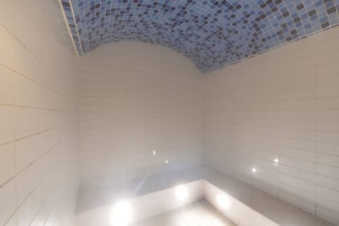 Steam room 