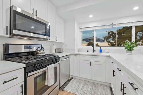 Guesthouse fully stocked Chefs Kitchen