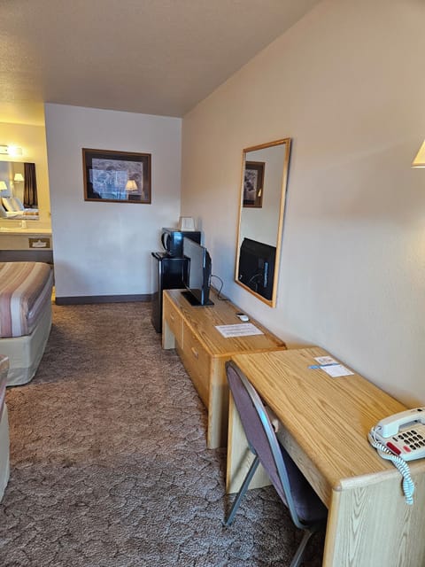 Economy Double Room | Desk, laptop workspace, iron/ironing board, free WiFi