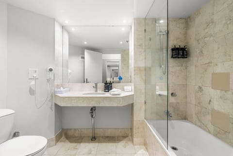 Comfort Studio | Bathroom | Free toiletries, hair dryer, towels, soap