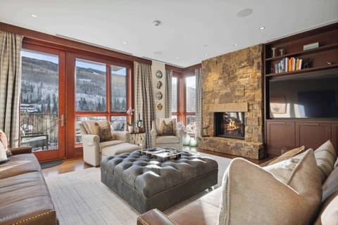 1708016025850-1139-12