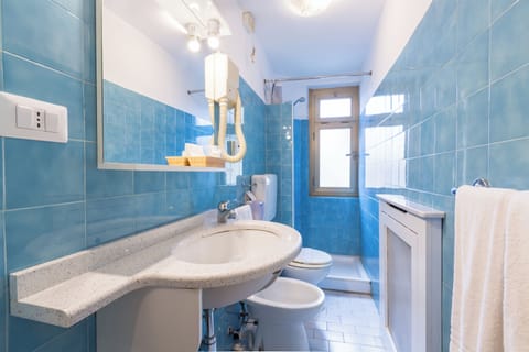 Double or Twin Room | Bathroom | Towels