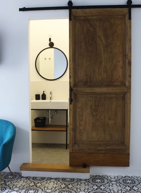 Triple Room | Bathroom | Shower, hair dryer, bathrobes, bidet