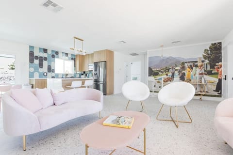 Palm Vista: Beautiful Cabana, Tiger Mural, Heated Pool & Spa, Office & Mini Golf in Palm Springs CA managed by Rather Be Properties