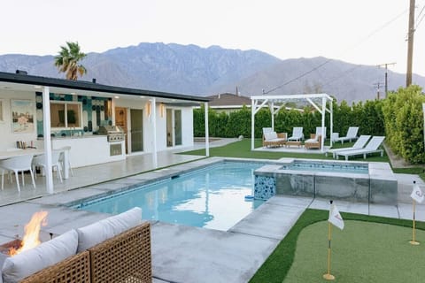 Palm Vista: Beautiful Cabana, Tiger Mural, Heated Pool & Spa, Office & Mini Golf in Palm Springs CA managed by Rather Be Properties
