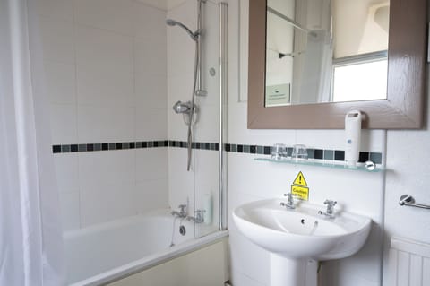 Standard Double Room | Bathroom | Shower, hair dryer, towels