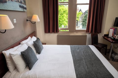 Standard Double Room | Desk, iron/ironing board, free WiFi