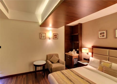4 bedrooms, Egyptian cotton sheets, premium bedding, minibar