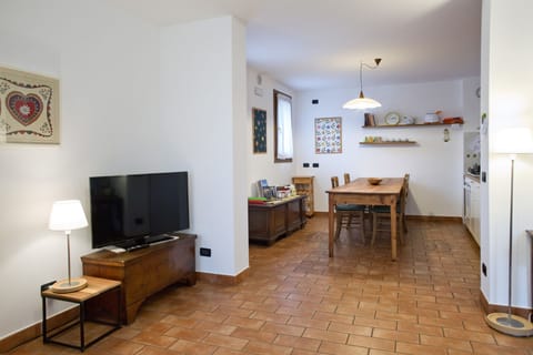 open space: sitting-room+dining-room