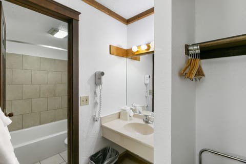 Basic Double Room | Bathroom | Combined shower/tub, free toiletries, hair dryer, towels