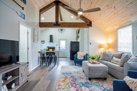 Tired from a day of Cedar Point?  Come relax in our bright, open living room.