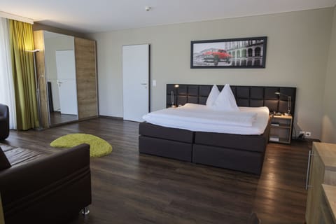 Superior Room | Hypo-allergenic bedding, minibar, in-room safe, desk