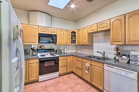 Apartment (2 Bedrooms) | Private kitchen | Microwave, oven, stovetop, dishwasher