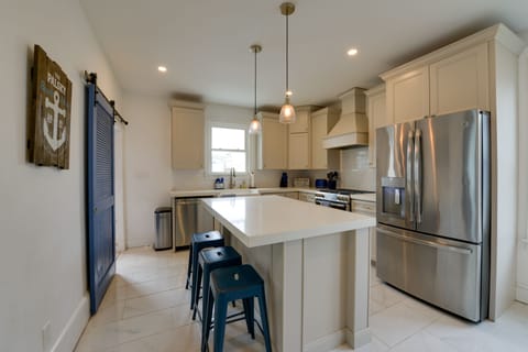 House (5 Bedrooms) | Private kitchen | Microwave, oven, stovetop, dishwasher