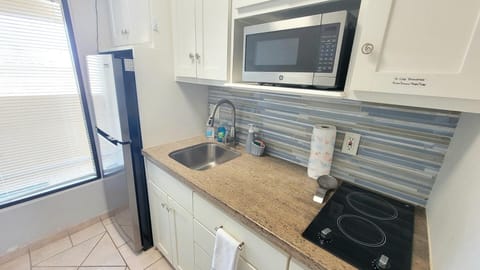 Condo, 1 Bedroom | Private kitchen | Fridge, stovetop, coffee/tea maker