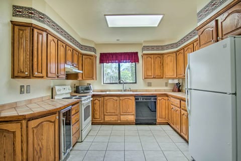 House (3 Bedrooms) | Private kitchen | Microwave, oven, stovetop, dishwasher