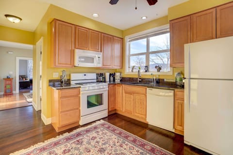 Apartment (2 Bedrooms) | Private kitchen | Microwave, oven, stovetop, dishwasher