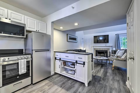 Apartment (1 Bedroom) | Private kitchen | Microwave, oven, stovetop, dishwasher