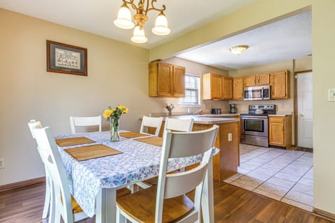 House (3 Bedrooms) | Interior