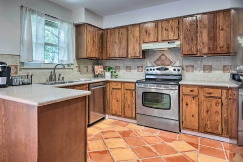 House (3 Bedrooms) | Private kitchen | Microwave, oven, stovetop, dishwasher