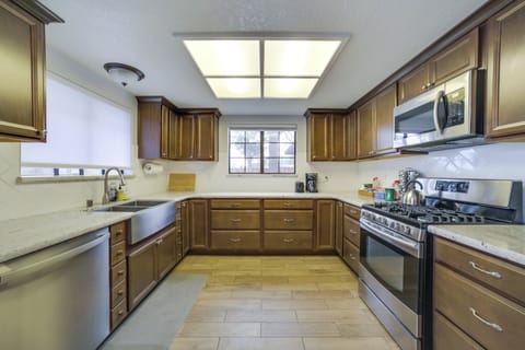 House (3 Bedrooms) | Private kitchen | Microwave, oven, stovetop, dishwasher