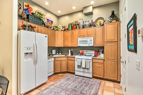 Apartment (2 Bedrooms) | Private kitchen | Microwave, oven, stovetop, dishwasher