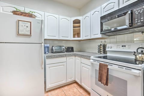 Apartment (2 Bedrooms) | Private kitchen | Microwave, oven, stovetop, dishwasher