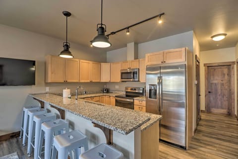 Apartment (3 Bedrooms) | Private kitchen | Microwave, oven, stovetop, dishwasher