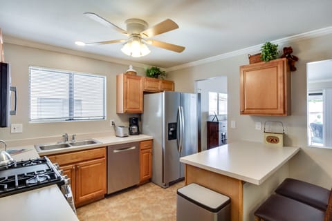 House (3 Bedrooms) | Private kitchen | Microwave, oven, stovetop, dishwasher