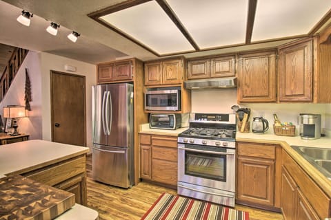 House (2 Bedrooms) | Private kitchen | Microwave, oven, stovetop, dishwasher