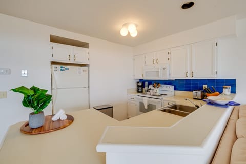 Apartment (1 Bedroom) | Private kitchen | Microwave, oven, stovetop, dishwasher