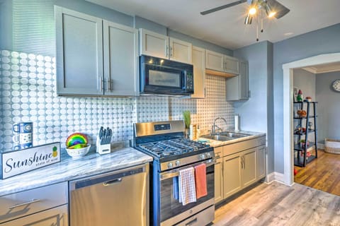 Apartment (2 Bedrooms) | Private kitchen | Microwave, oven, stovetop, dishwasher