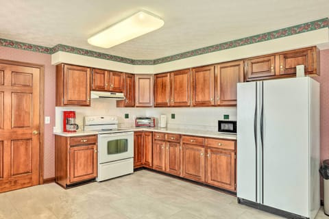 House (3 Bedrooms) | Private kitchen | Microwave, oven, stovetop, dishwasher