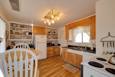 House (1 Bedroom) | Private kitchen | Microwave, oven, stovetop, dishwasher