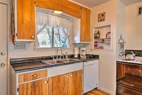 House (1 Bedroom) | Private kitchen | Microwave, oven, stovetop, dishwasher