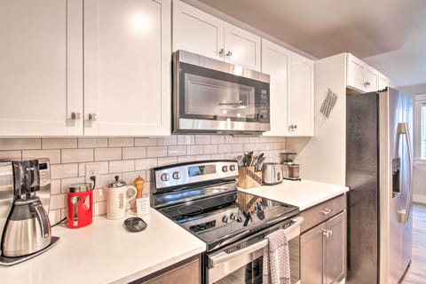 Apartment (3 Bedrooms) | Private kitchen | Microwave, oven, stovetop, dishwasher