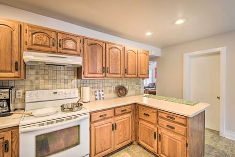 House (2 Bedrooms) | Private kitchen | Microwave, oven, stovetop, dishwasher