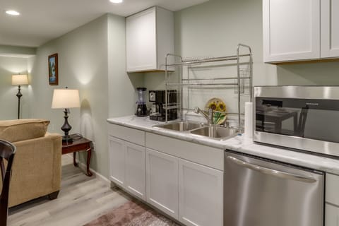 Apartment (1 Bedroom) | Private kitchen | Microwave, oven, stovetop, dishwasher