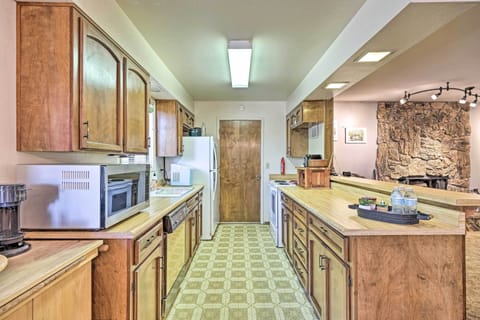 House (3 Bedrooms) | Private kitchen | Microwave, oven, stovetop, dishwasher