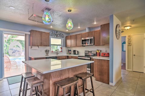 House (3 Bedrooms) | Private kitchen | Microwave, oven, stovetop, dishwasher