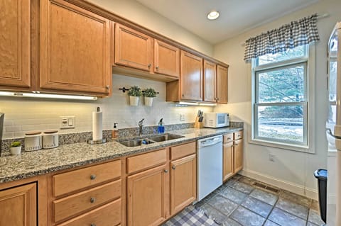 Apartment (2 Bedrooms) | Private kitchen | Microwave, oven, stovetop, dishwasher