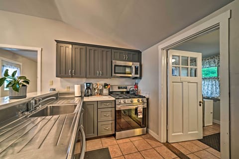 Cottage (4 Bedrooms) | Private kitchen | Microwave, oven, stovetop, dishwasher