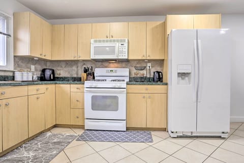 House (3 Bedrooms) | Private kitchen | Microwave, oven, stovetop, dishwasher